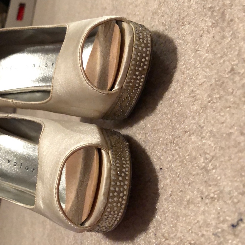 Shoes - Picture 4 of 5